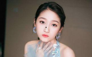 娱乐圈十大吃瓜女星小说,揭秘十大吃瓜女星的幕后故事  第2张